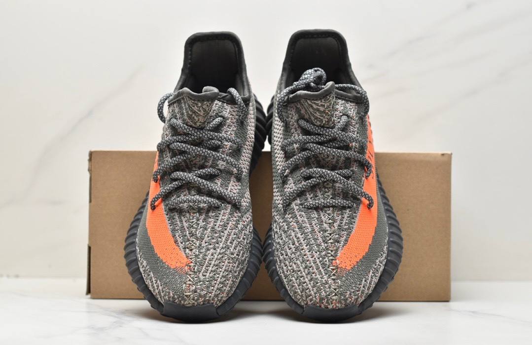 Обувки Yeezy 350 V2 Carbon Beluga