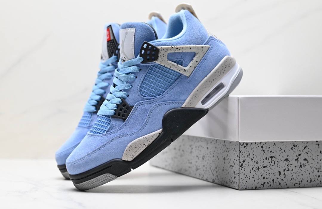 Обувки AJ 4 Retro University Blue