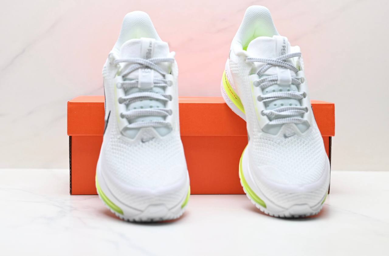 Обувки Pegasus Premium White/Volt