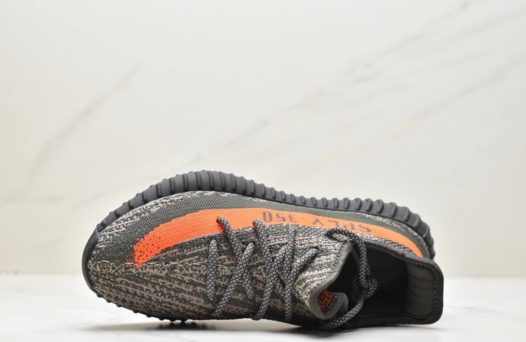 Обувки Yeezy 350 V2 Carbon Beluga