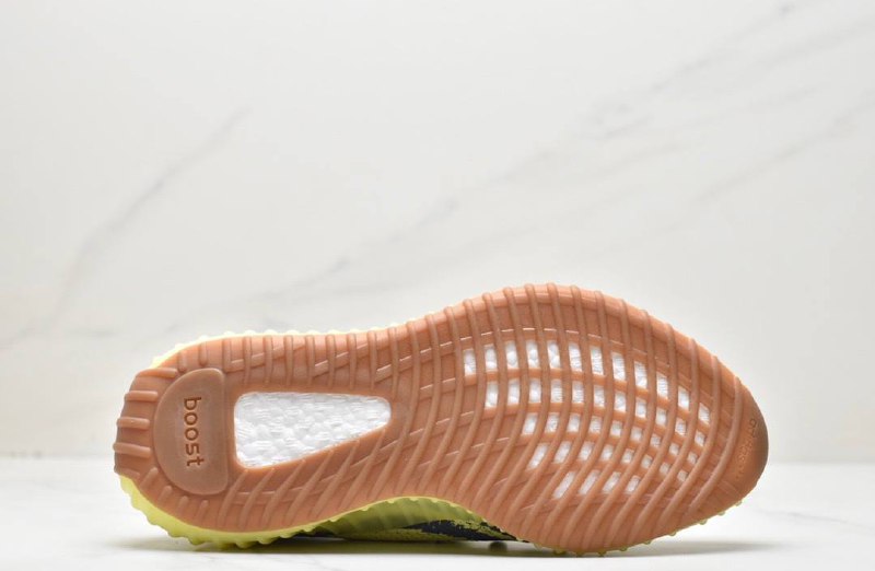 Обувки Yeezy 350 V2 Semi Frozen Yellow