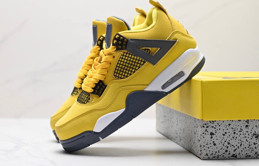 Обувки AJ 4 Retro Lightning