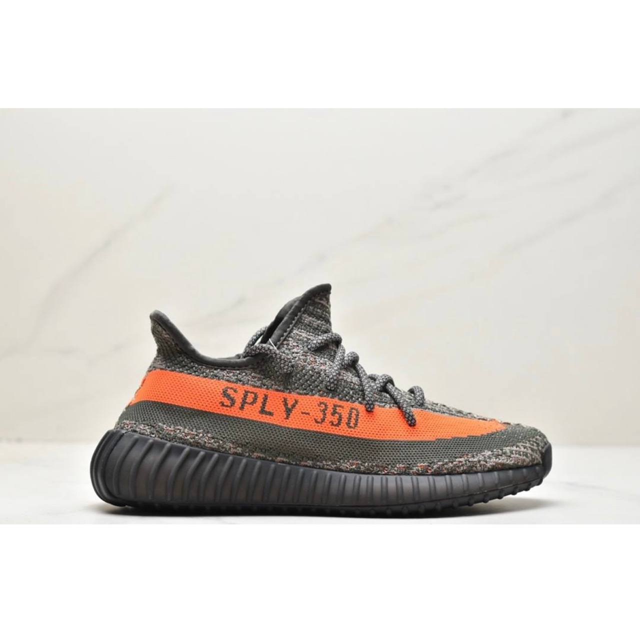 Обувки Yeezy 350 V2 Carbon Beluga