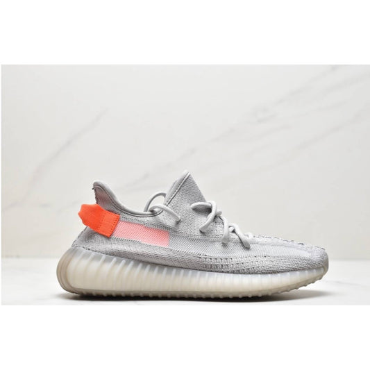 Обувки Yeezy 350 V2 Tail Light