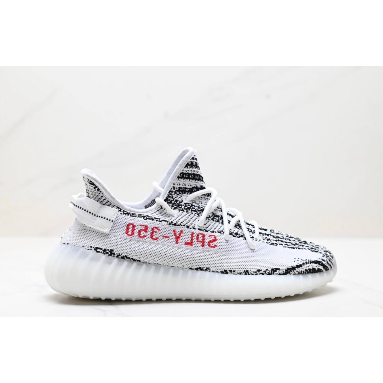 Обувки Yeezy 350 V2 Zebra