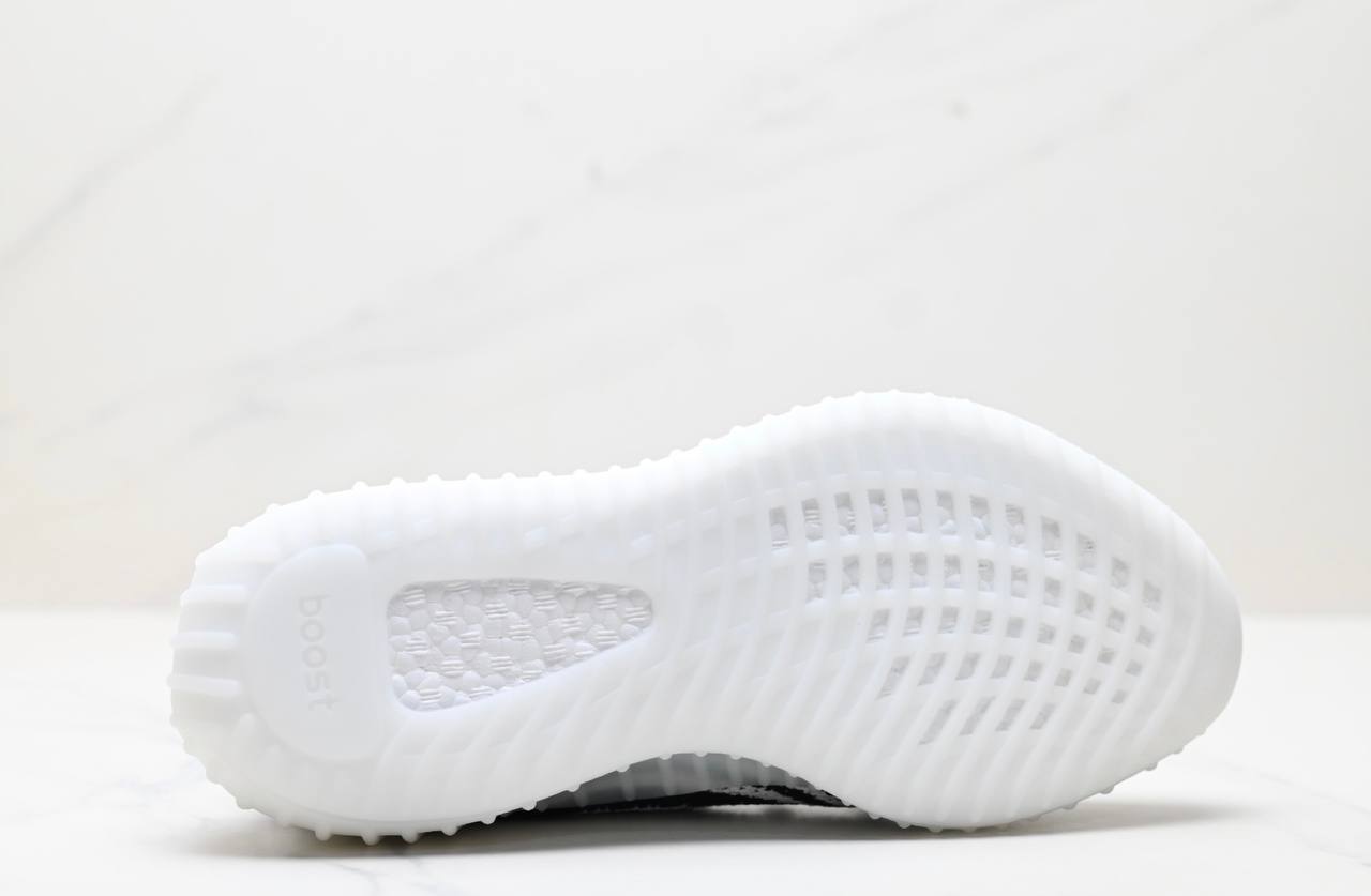 Обувки Yeezy 350 V2 Zebra