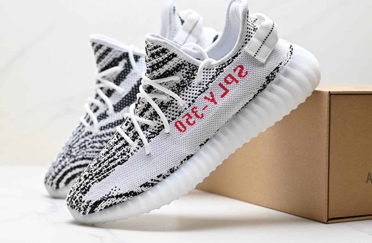 Обувки Yeezy 350 V2 Zebra