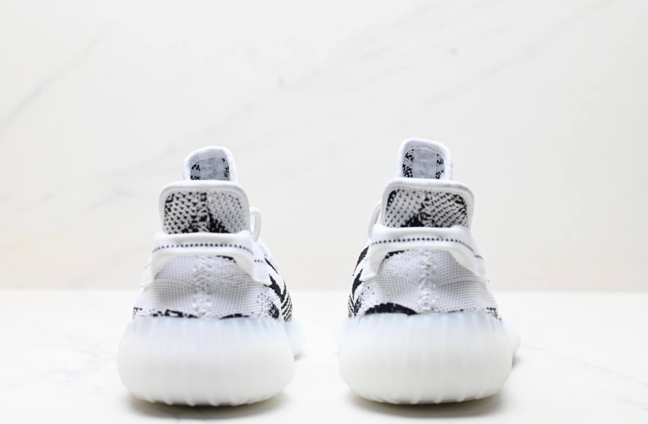 Обувки Yeezy 350 V2 Zebra