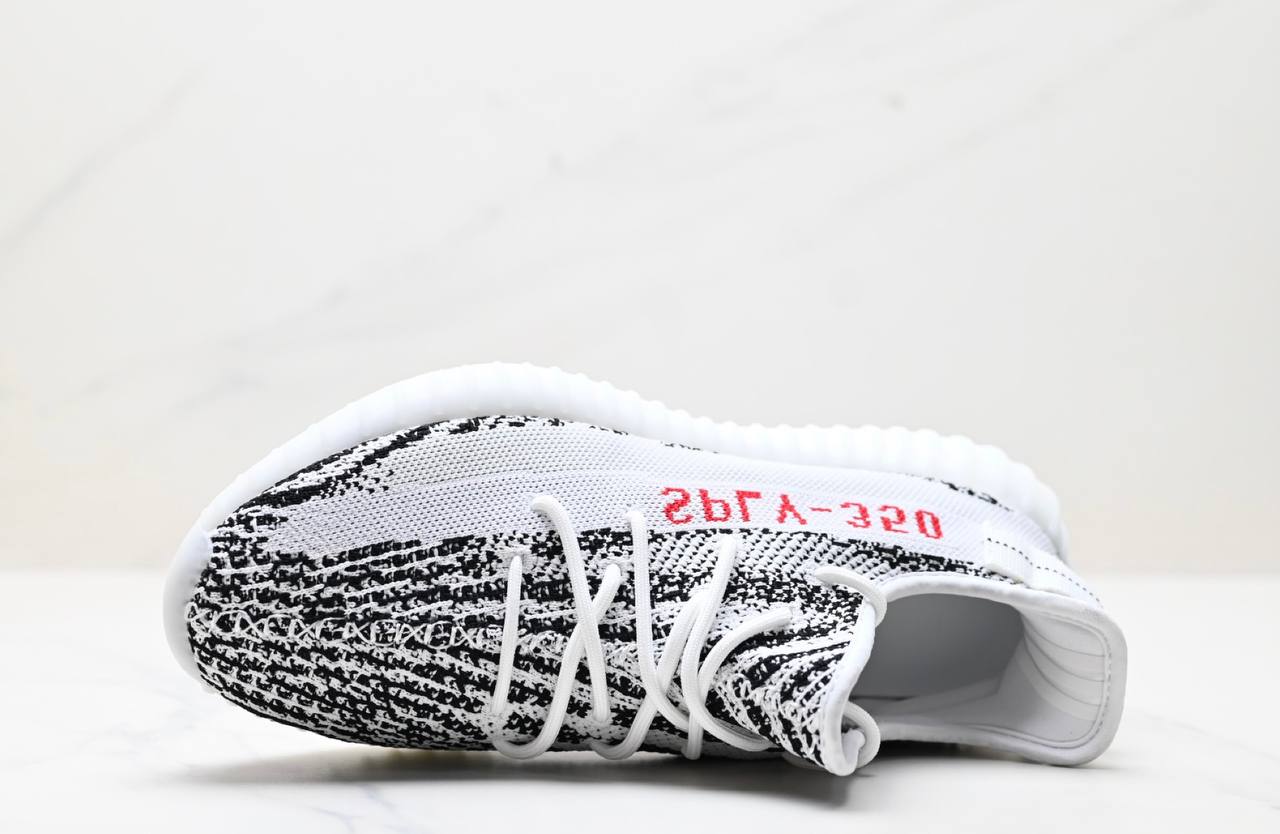 Обувки Yeezy 350 V2 Zebra